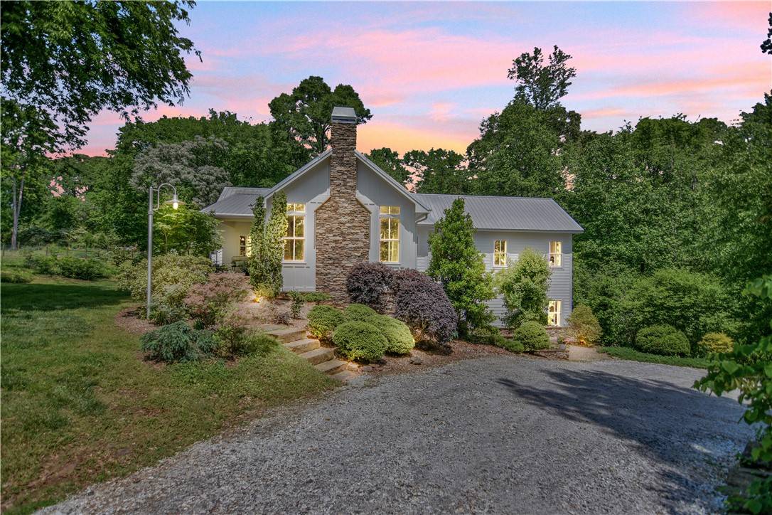 Seneca, SC 29678,224 Edgewood DR