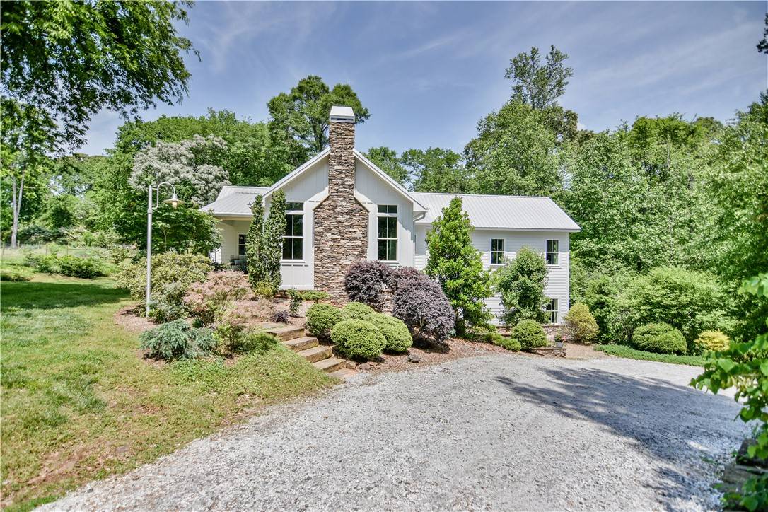 Seneca, SC 29678,224 Edgewood DR