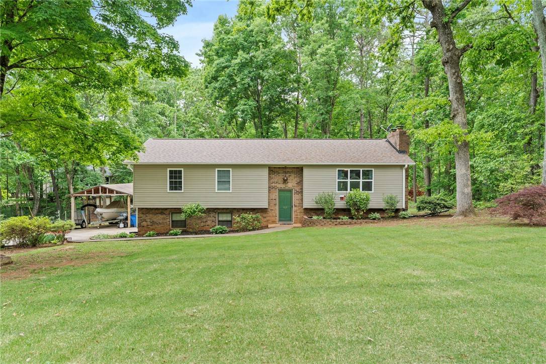 Seneca, SC 29678,802 White Oak Hill DR