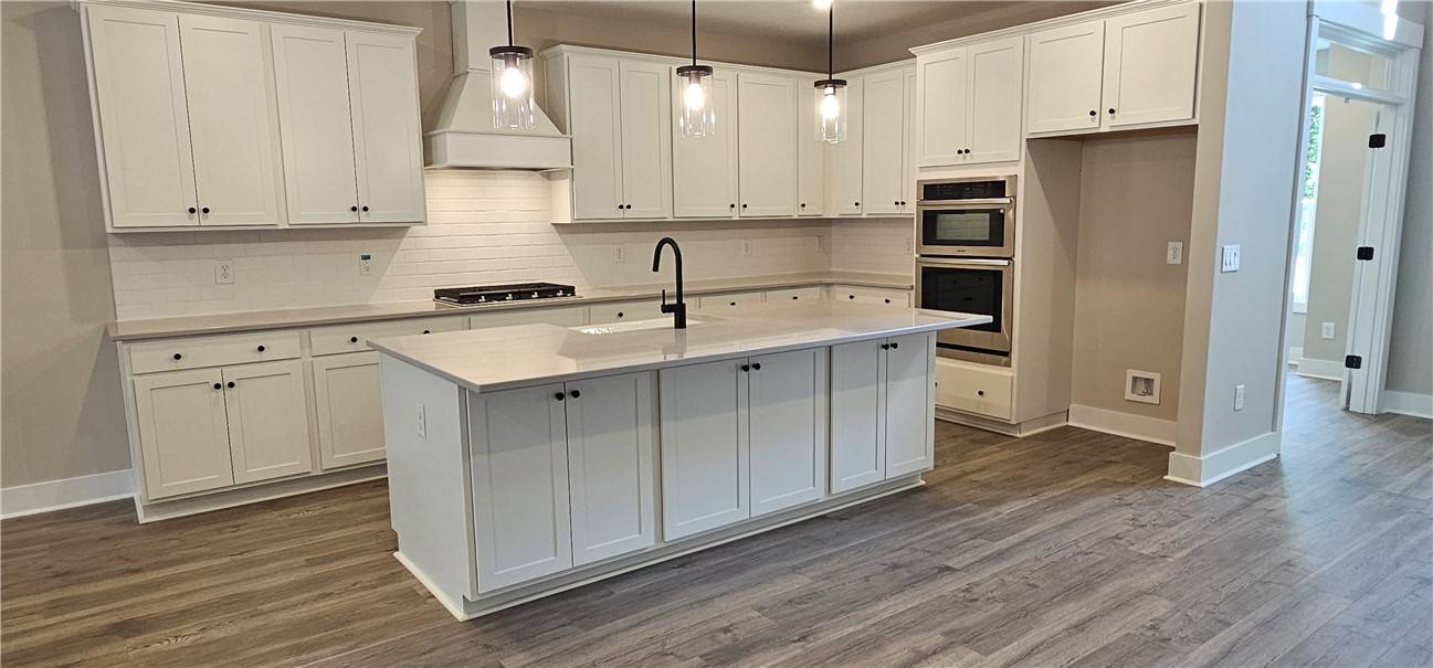 Seneca, SC 29678,325 Breakwater LN