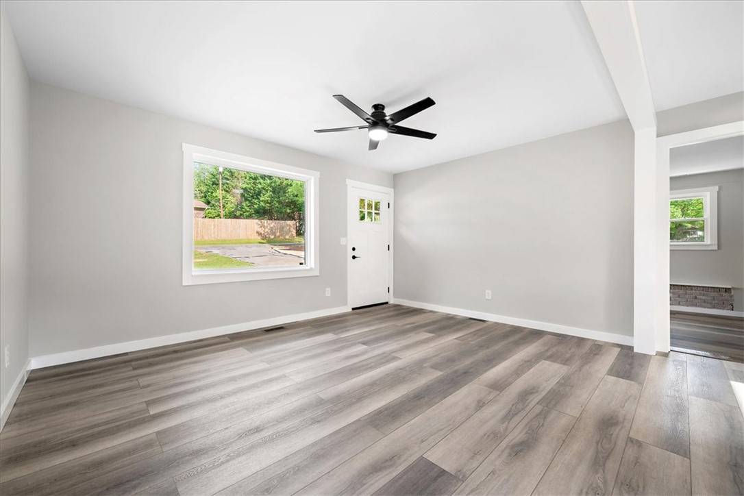 Salem, SC 29676,221 Elaine DR