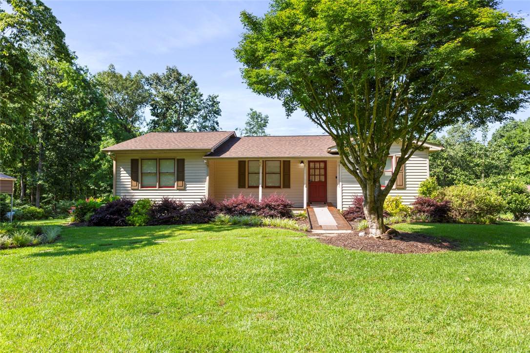 Tamassee, SC 29686,221 Whitmire Church RD