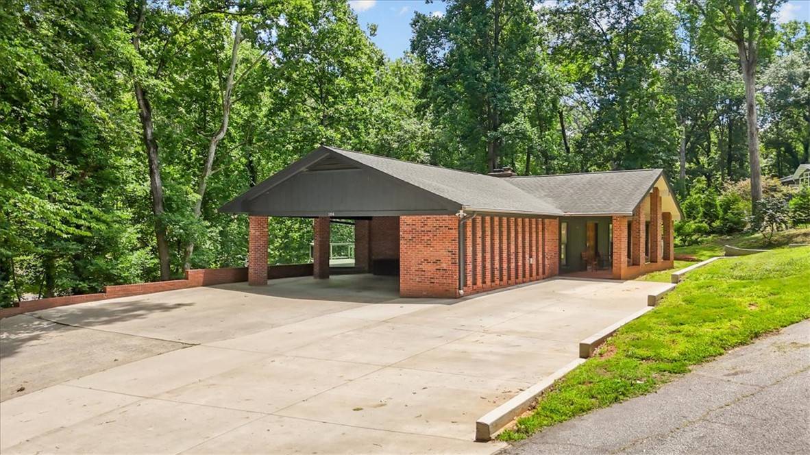 Clemson, SC 29631,106 E Lewis RD