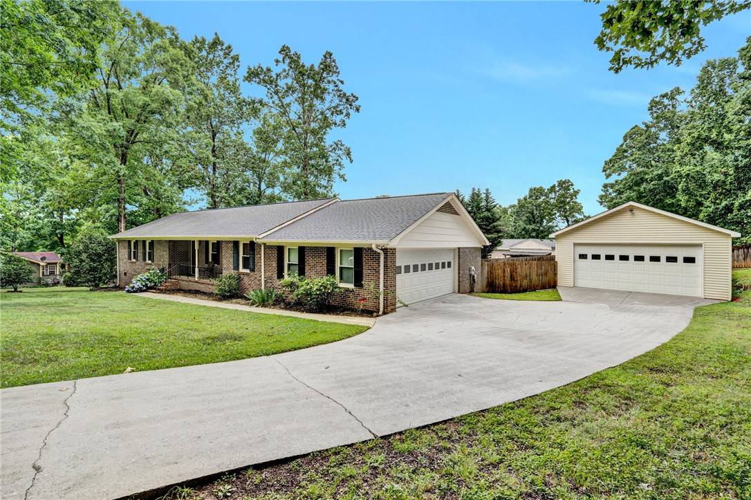 Easley, SC 29642,125 White Oak DR