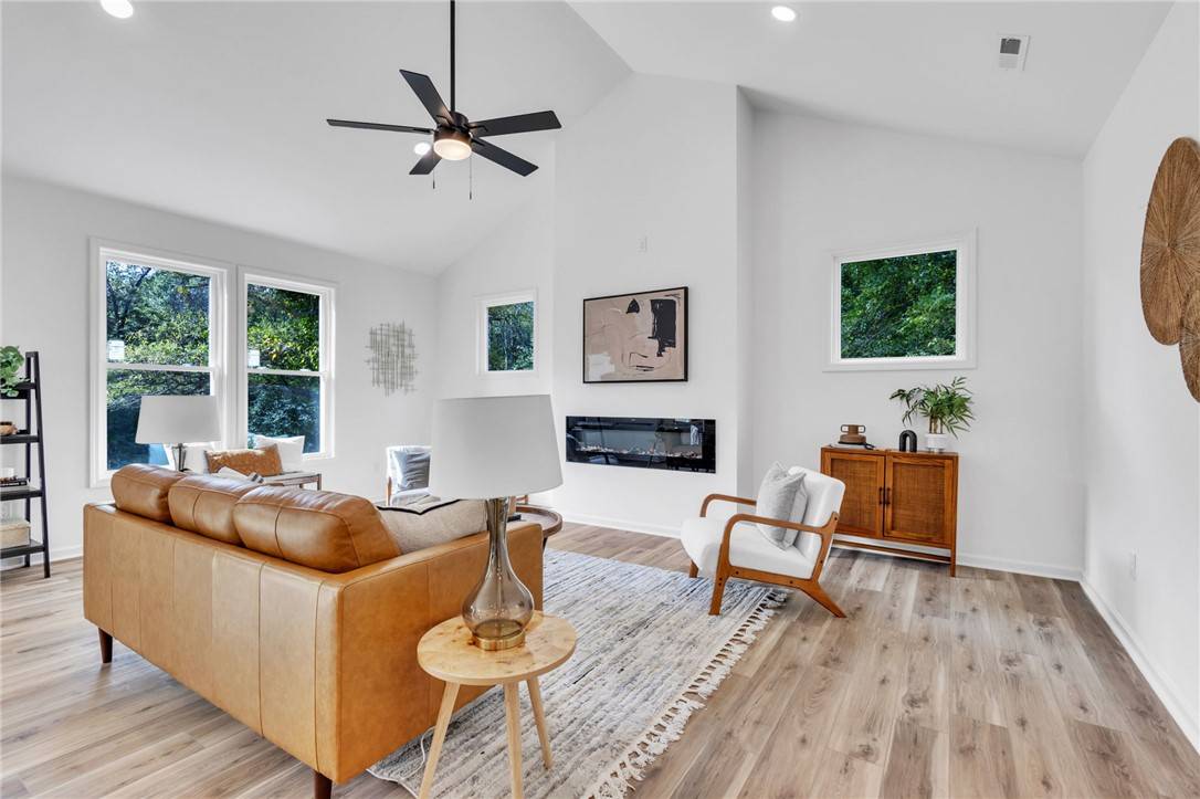 Pendleton, SC 29670,404 Burrell ST