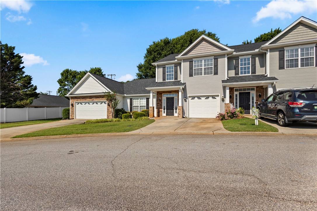 Greer, SC 29650,24 Roselite CIR