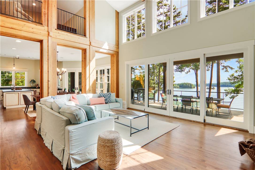 Seneca, SC 29672,319 Greentree CT