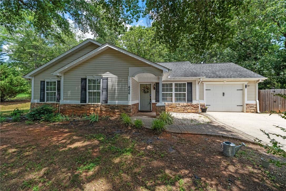 Piedmont, SC 29673,606 Blossom Branch RD