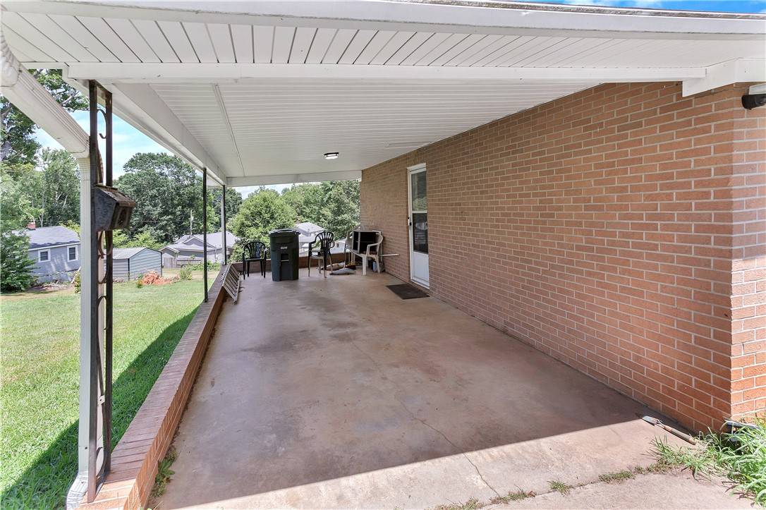 Seneca, SC 29678,704 W Grady ST