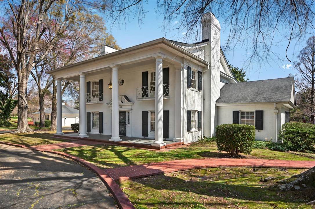 Easley, SC 29642,107 Lakeview DR