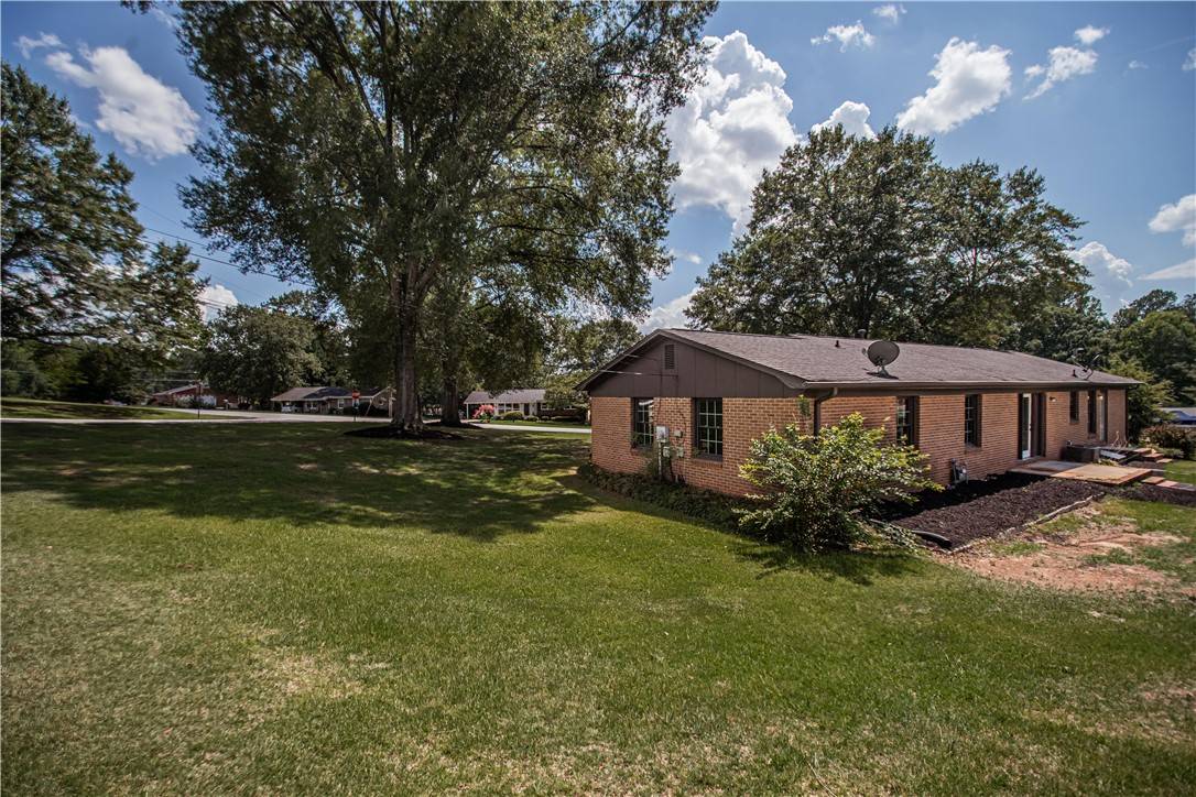 Easley, SC 29642,303 Robinall DR