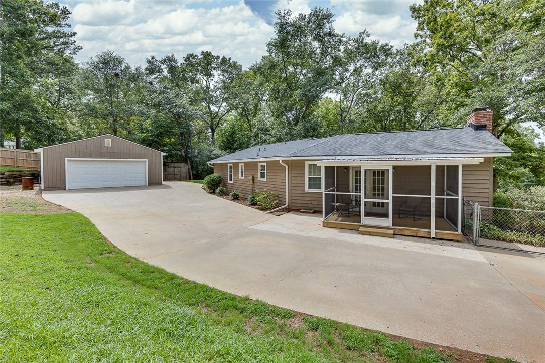 Pelzer, SC 29669,127 Country GLN