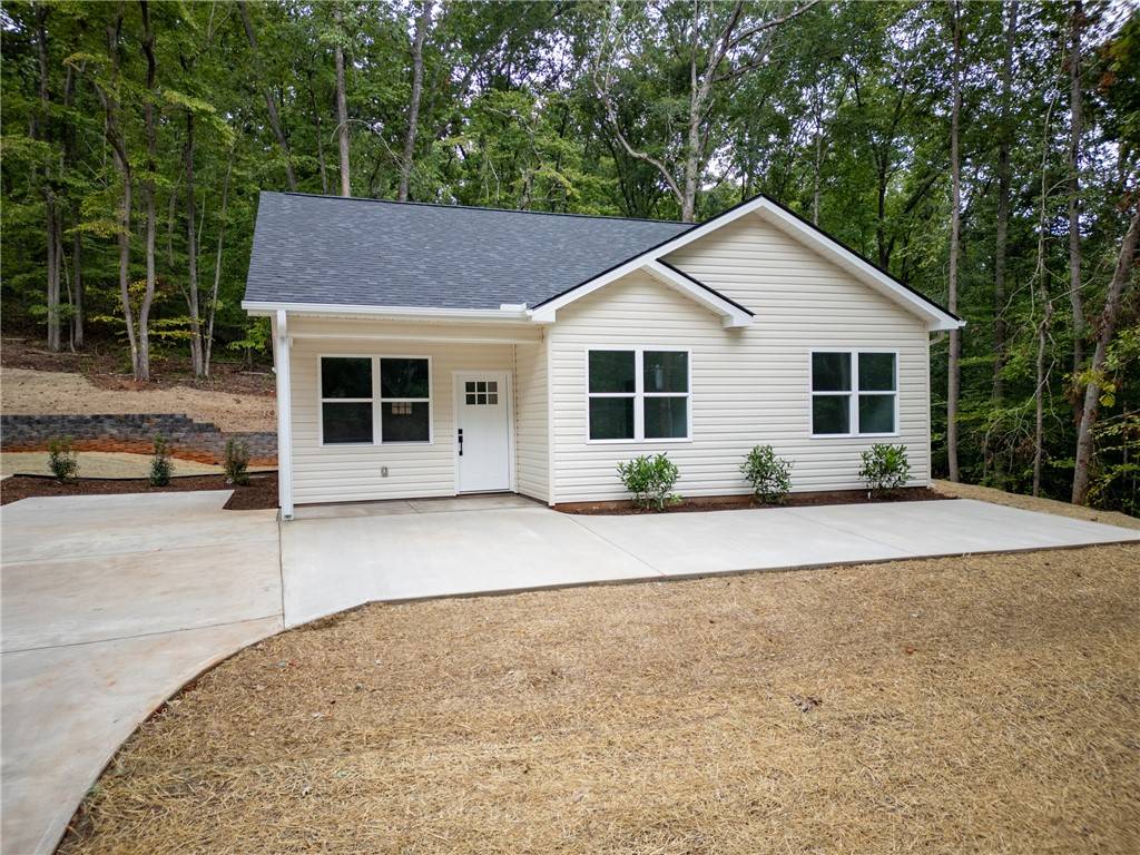 Westminster, SC 29693,306 Hickory TRL
