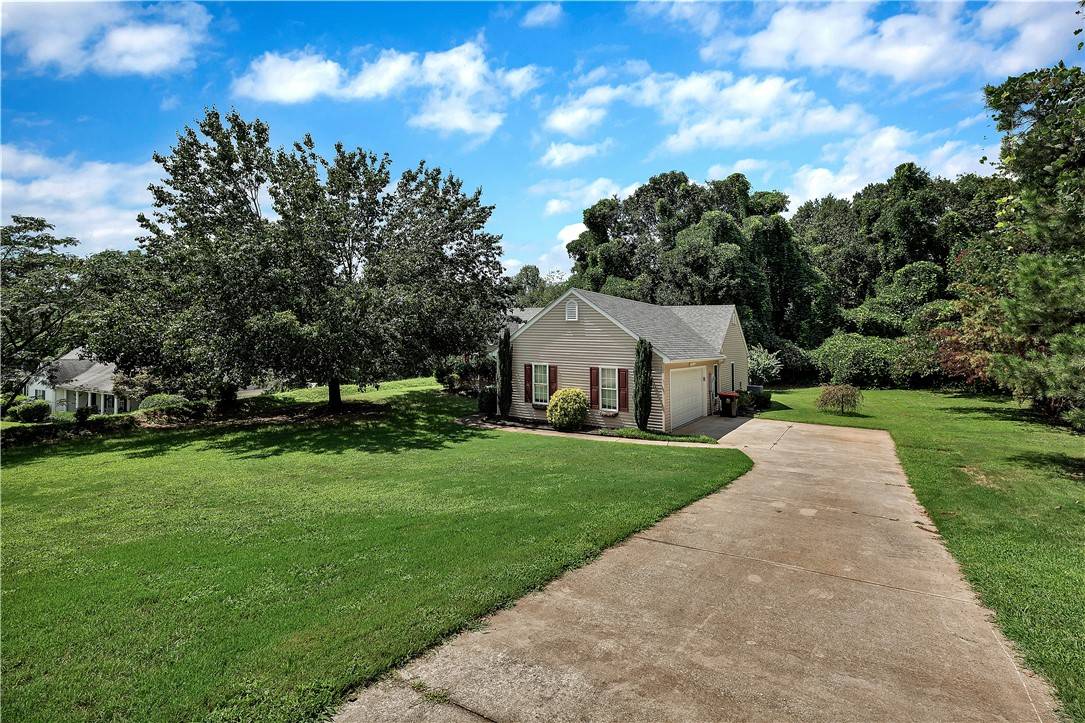 Seneca, SC 29672,106 Tall Willow DR