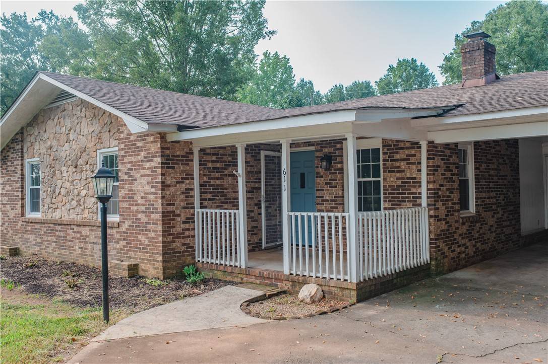 Williamston, SC 29697,611 Foster RD