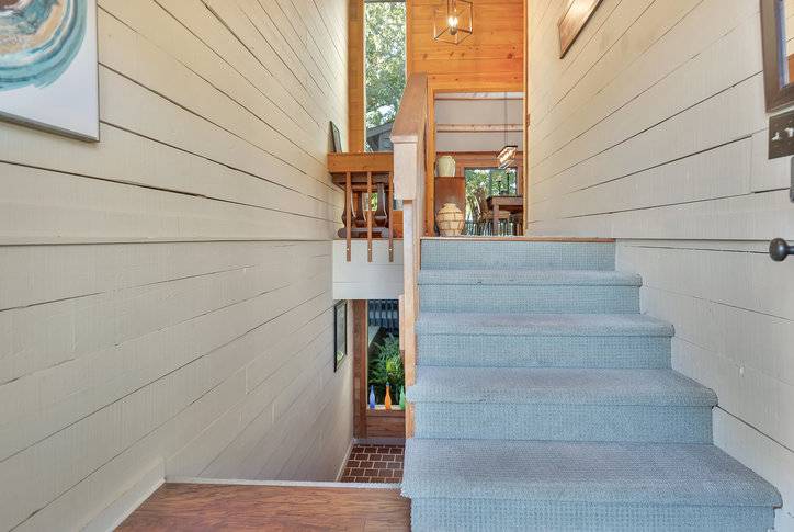 Fair Play, SC 29643,245 Inlet Point RD