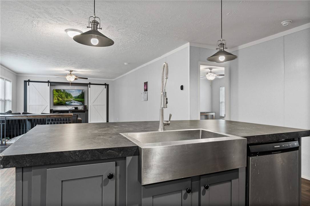 Abbeville, SC 29620,261 Fox RD