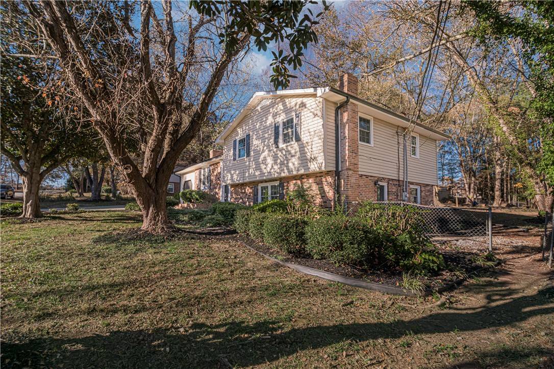 Easley, SC 29642,207 Redwood DR