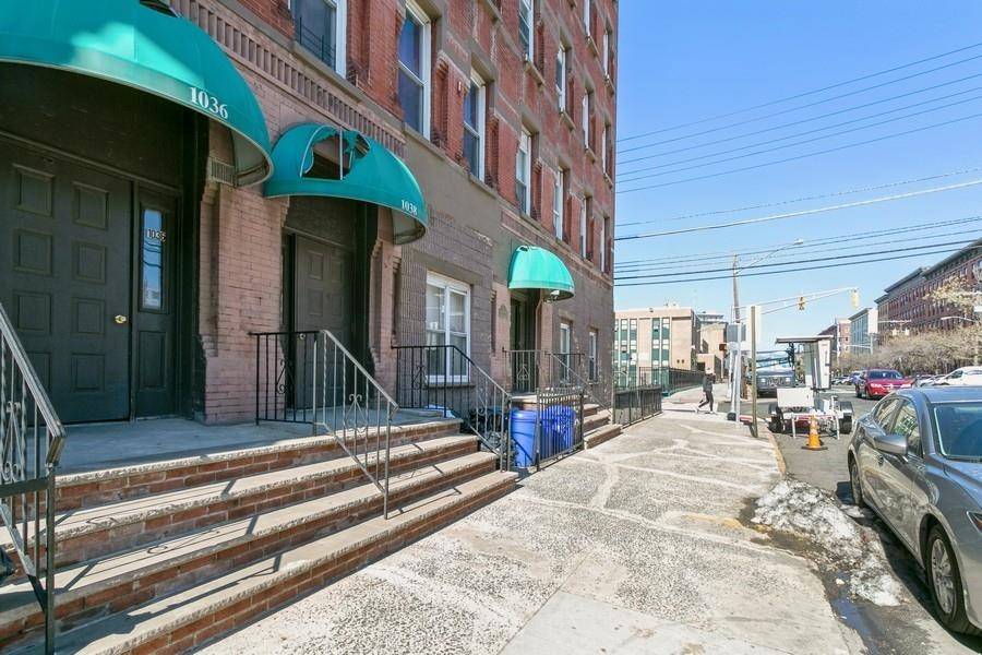 Hoboken, NJ 07030,1036 WILLOW AVE  #4