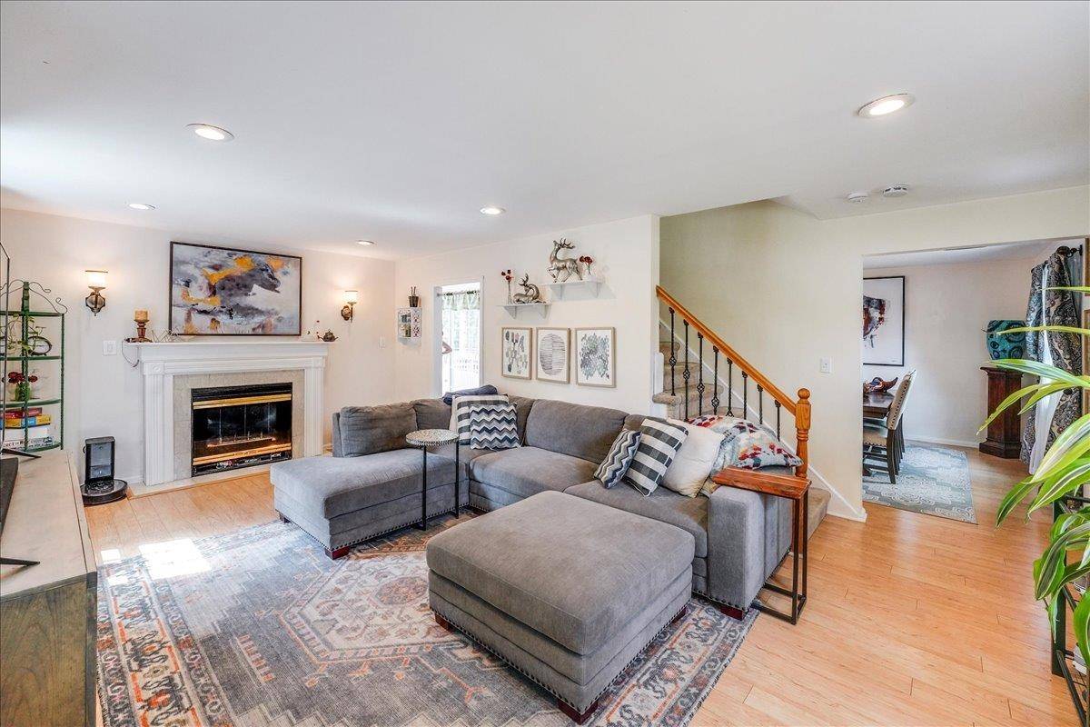 Livingston, NJ 07039,480 LIVINGSTON AVE
