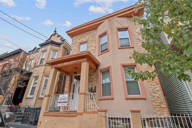 Weehawken, NJ 07086,206 ANGELIQUE ST  #1