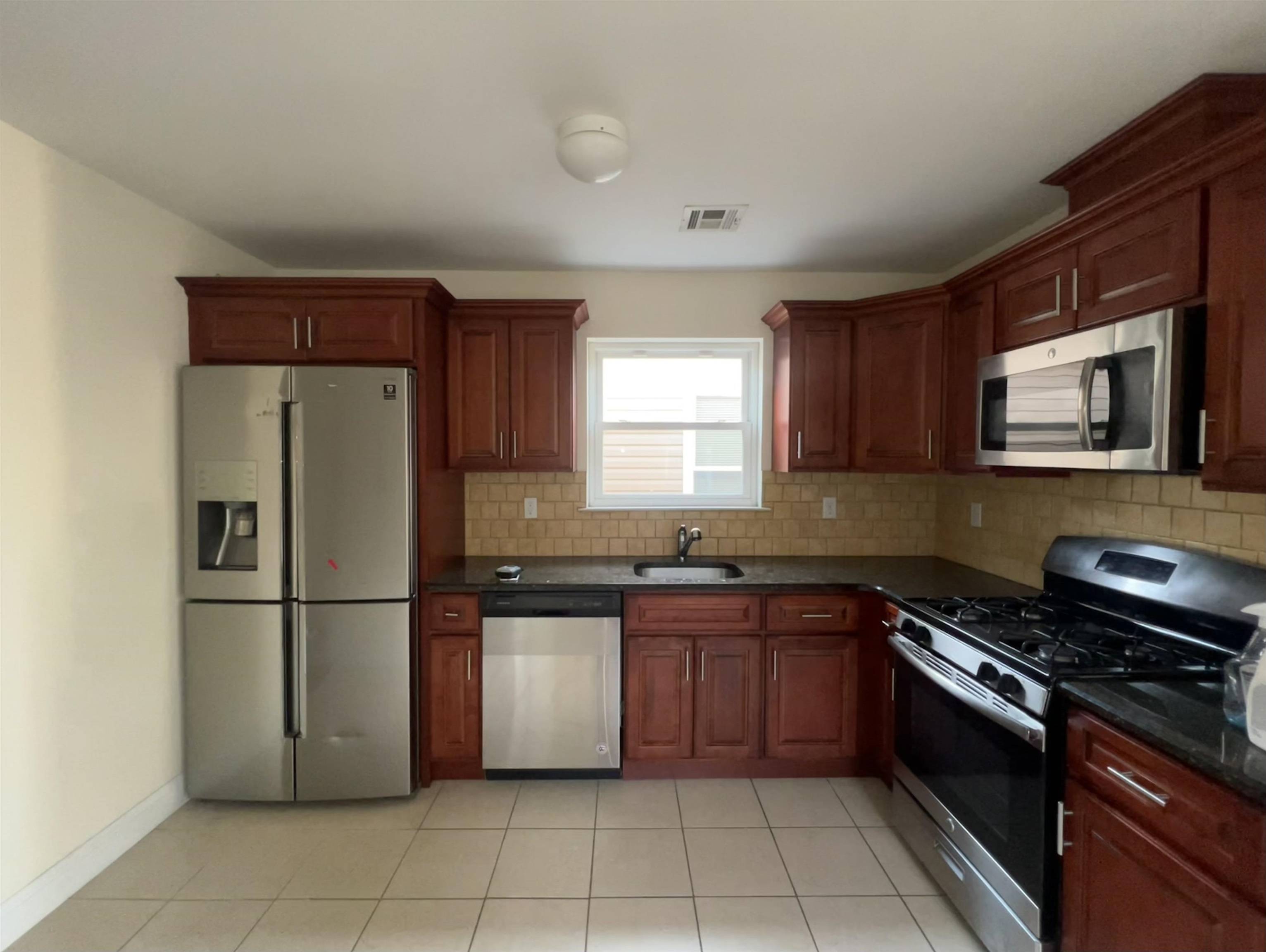 Elizabeth, NJ 07206,327 SOUTH PARK ST  #2