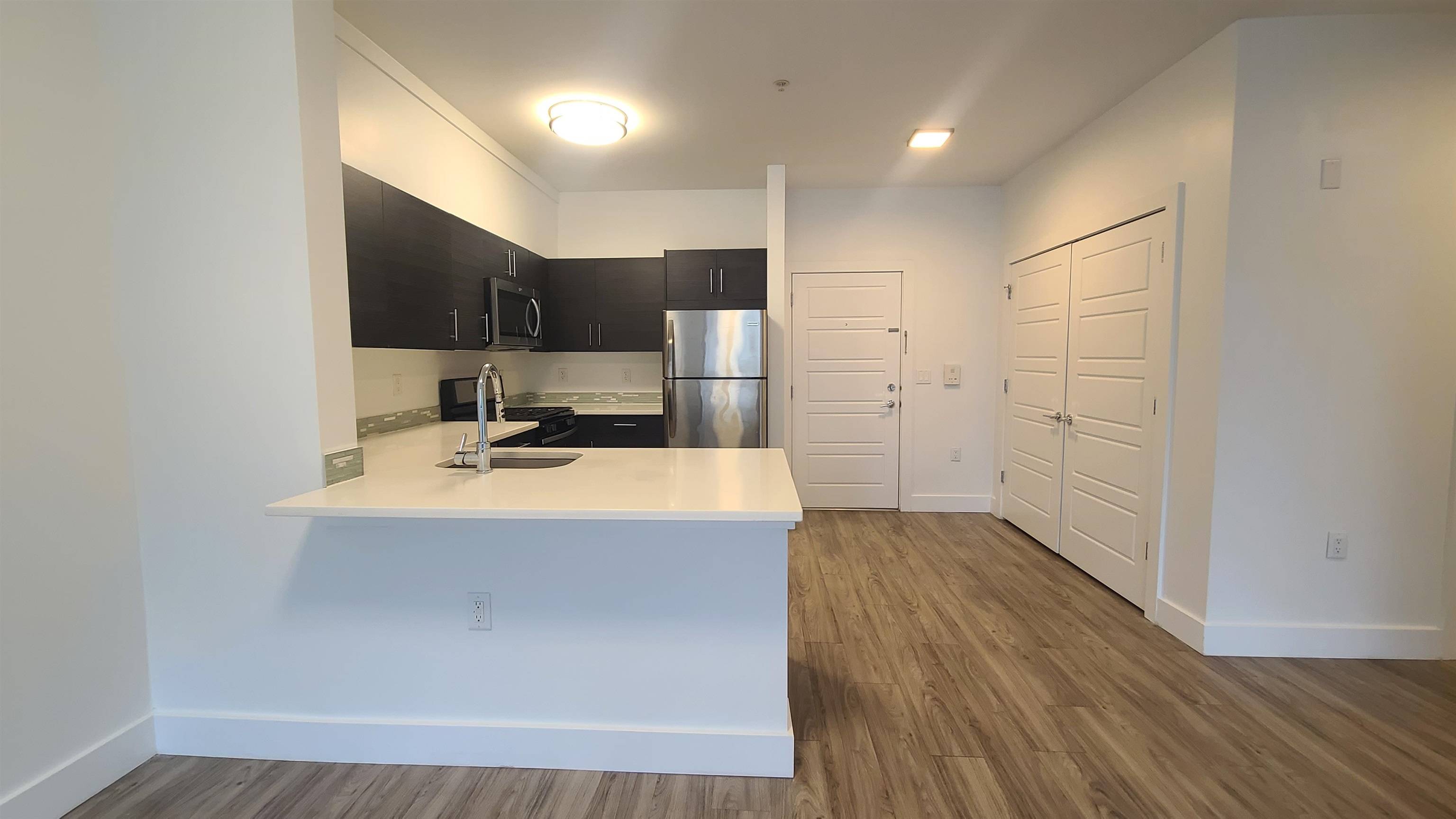 West New York, NJ 07093,5711 WASHINGTON ST  #202
