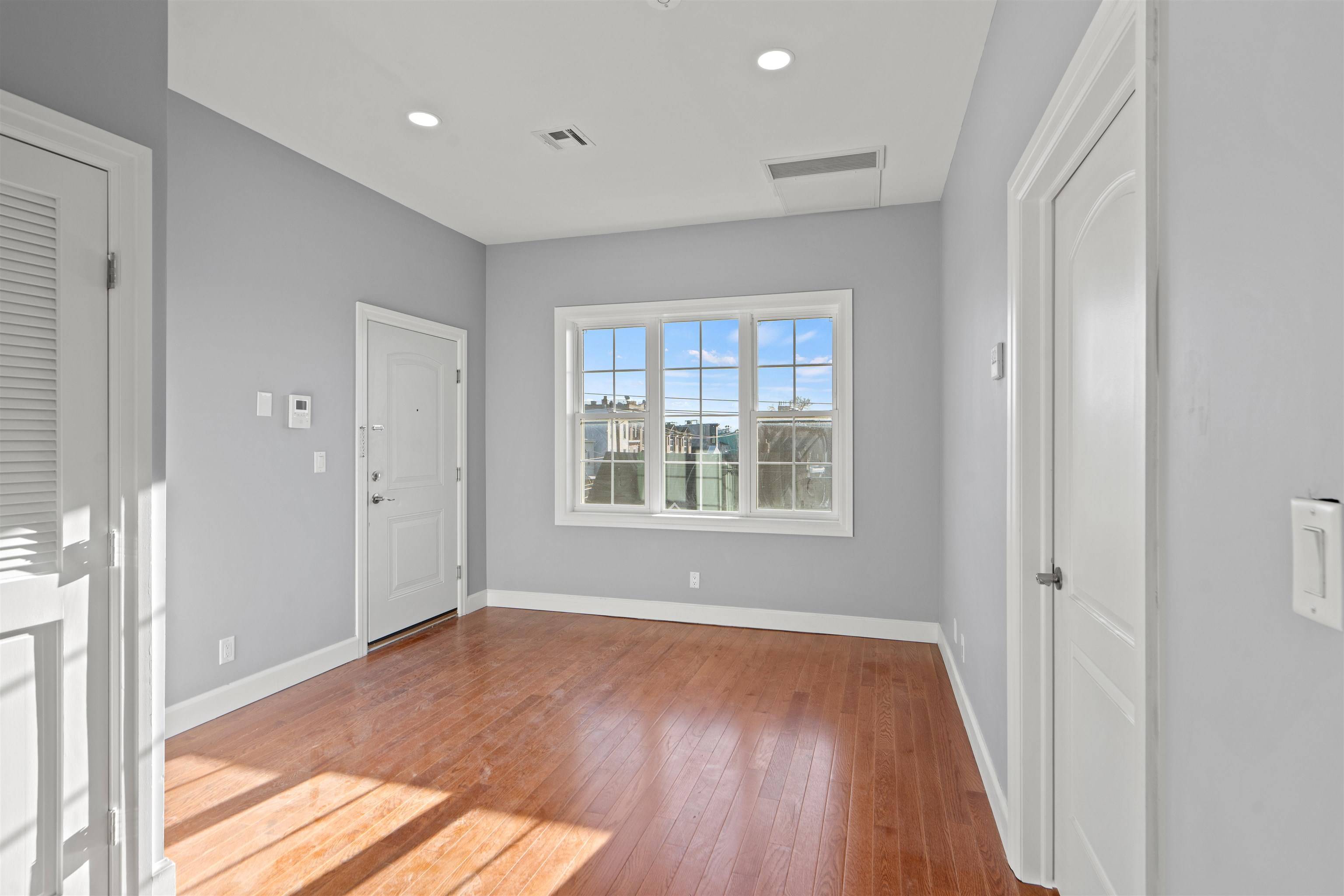 Jc Heights, NJ 07307,100 GRIFFITH ST  #2L
