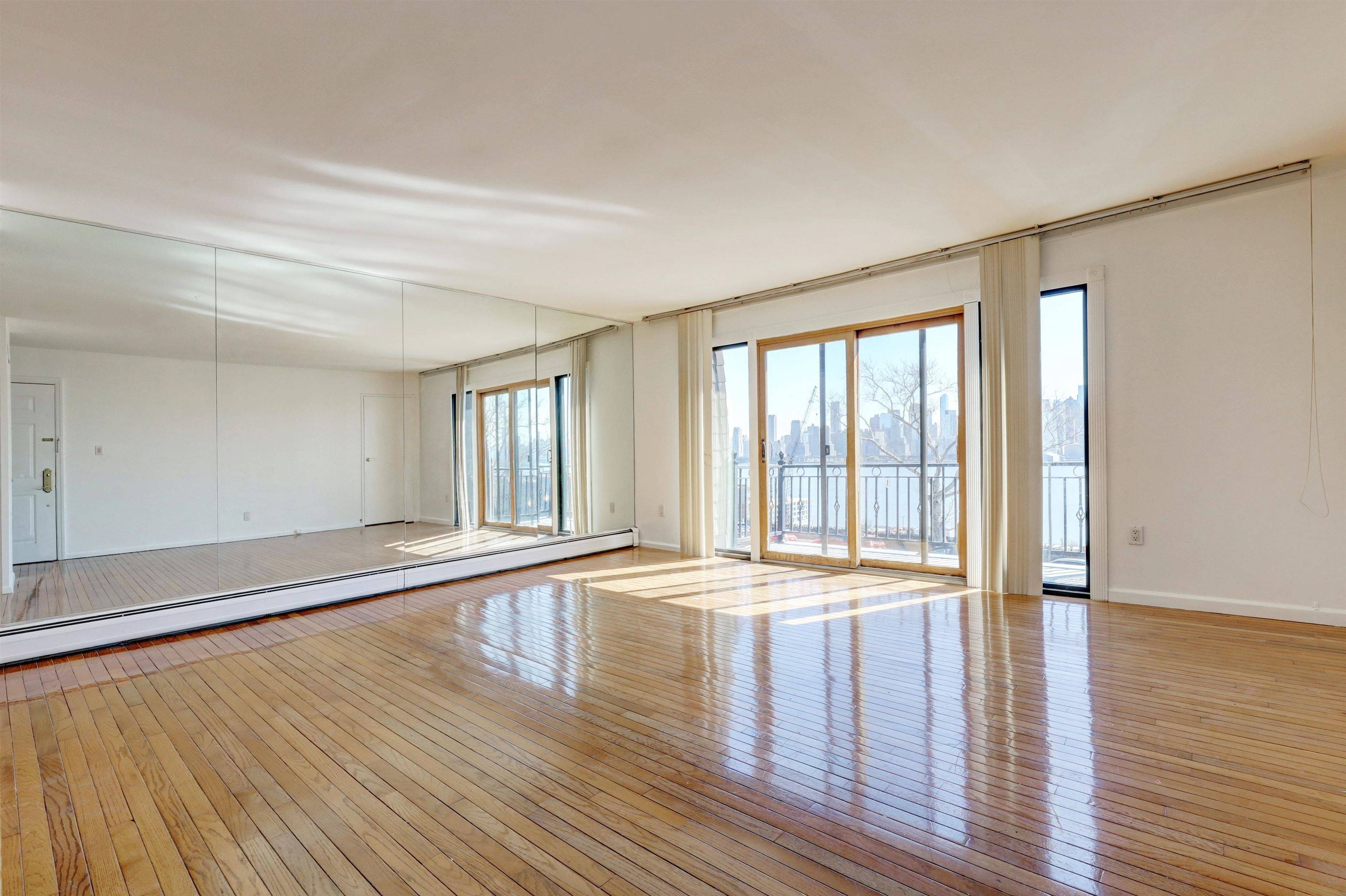 Weehawken, NJ 07086,1021 BLVD EAST