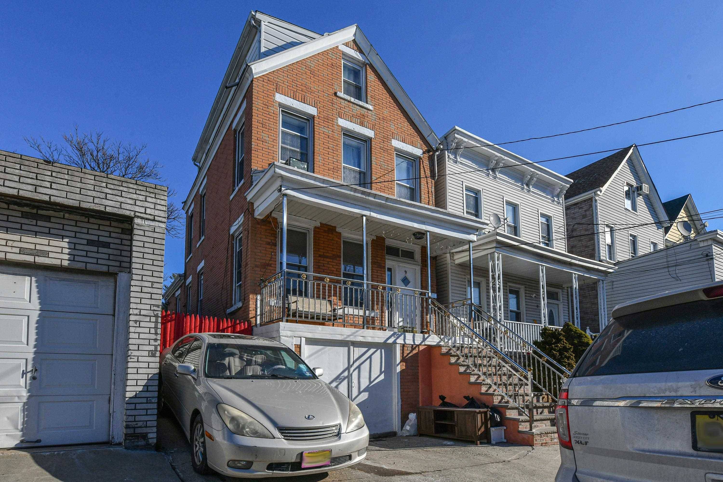 Bayonne, NJ 07002,9 EAST 15TH ST