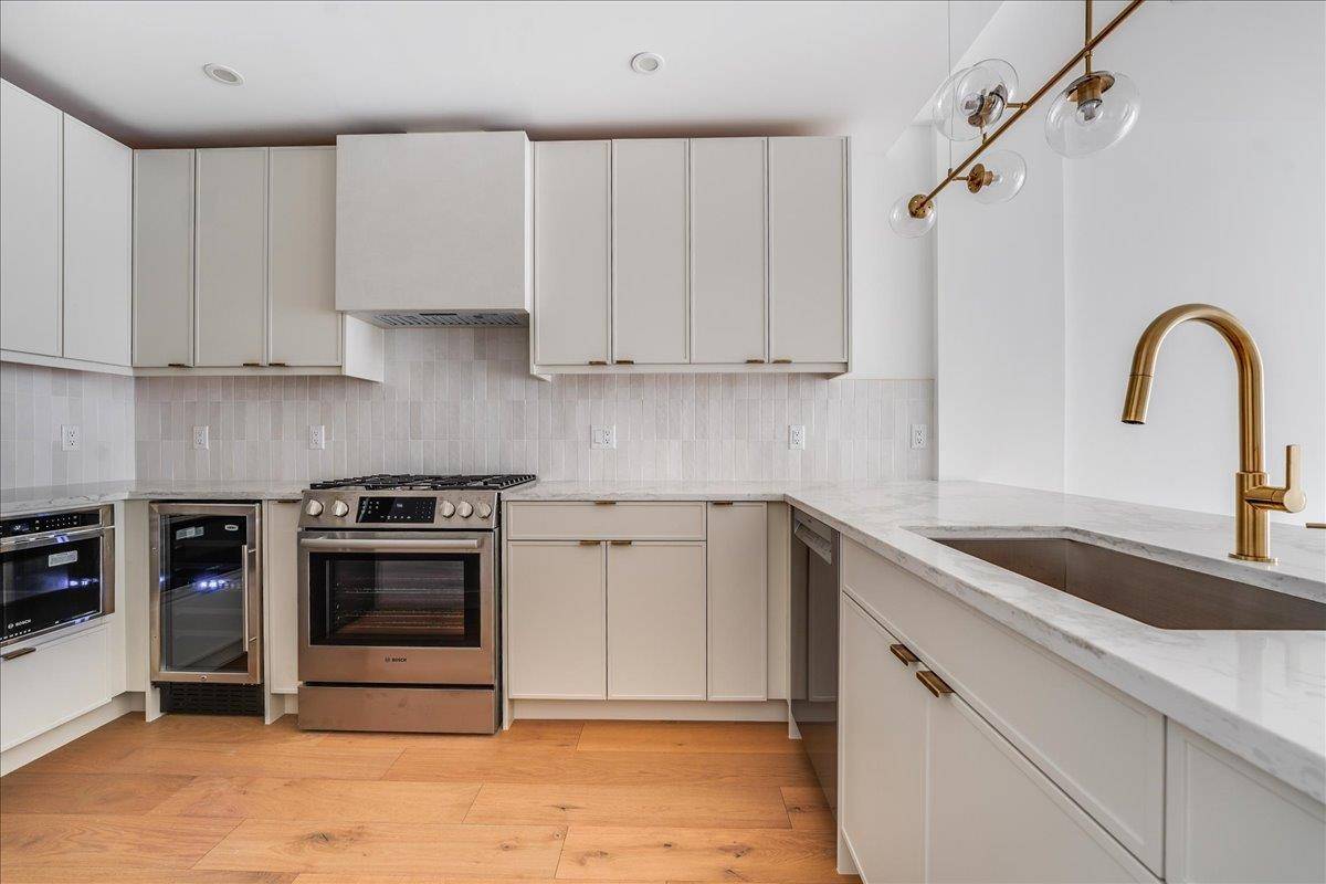 Hoboken, NJ 07030,418 MONROE ST  #201