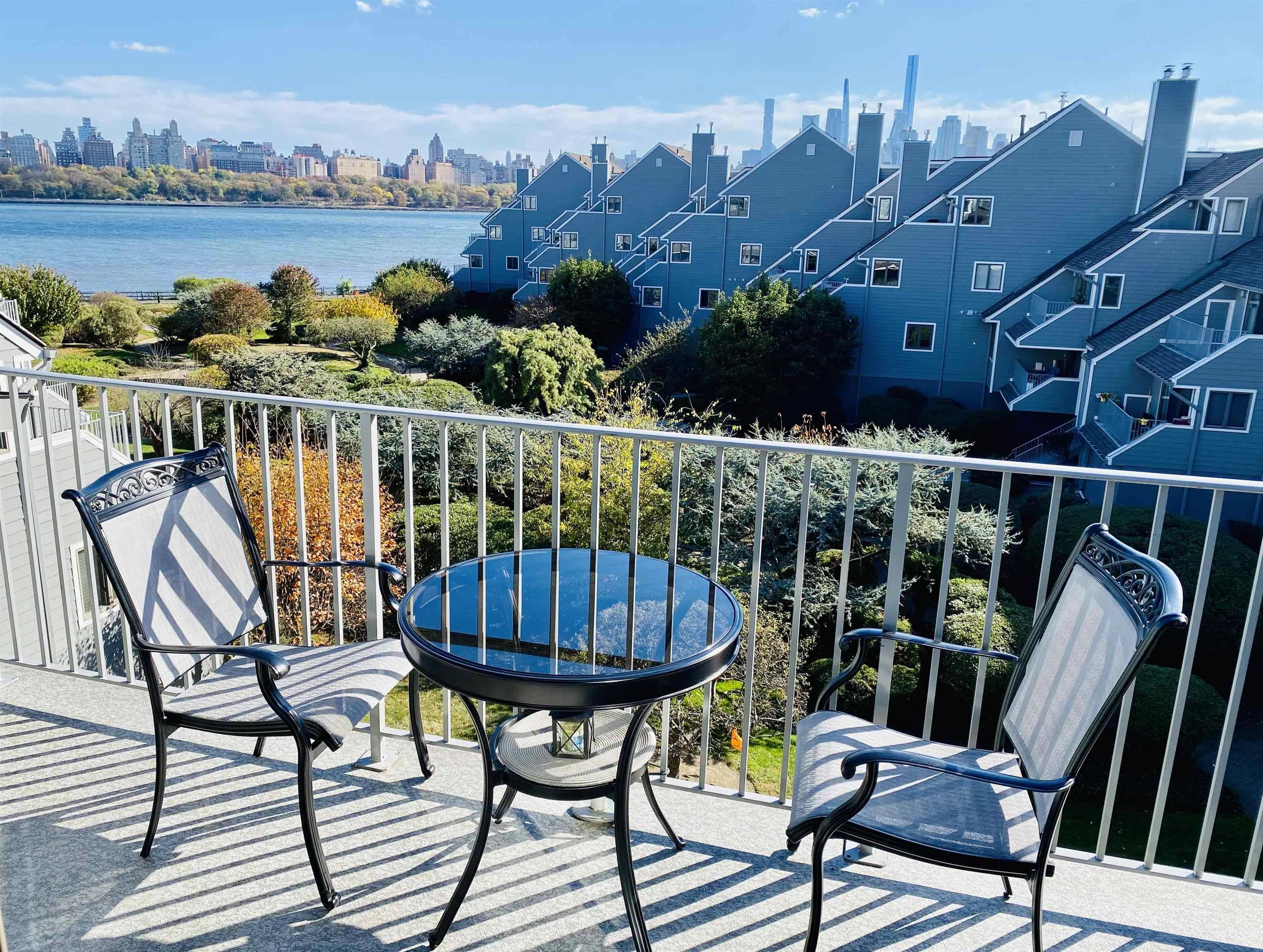 North Bergen, NJ 07047,9E COVE LANE