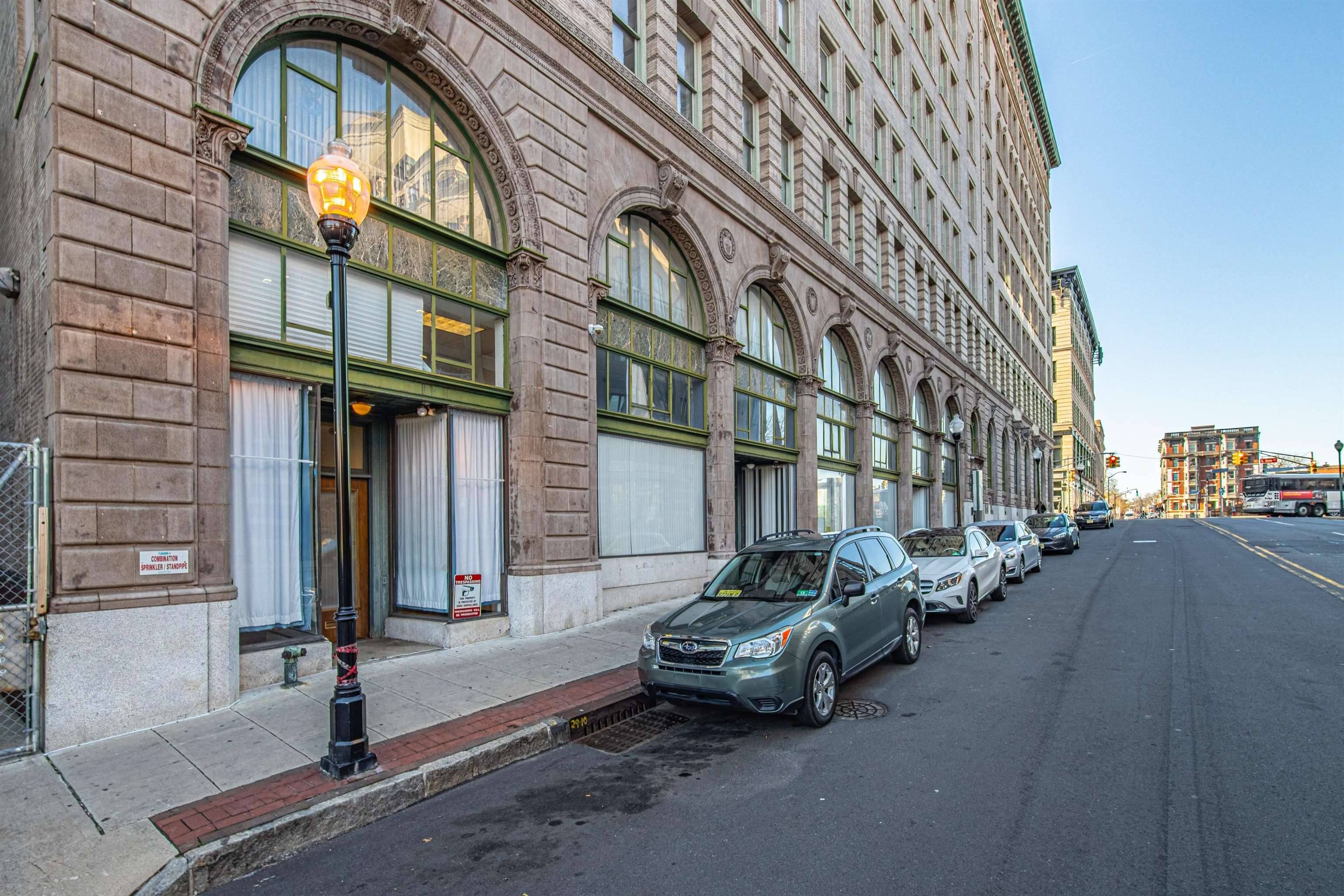 Trenton, NJ 08608,143 STATE ST  #1