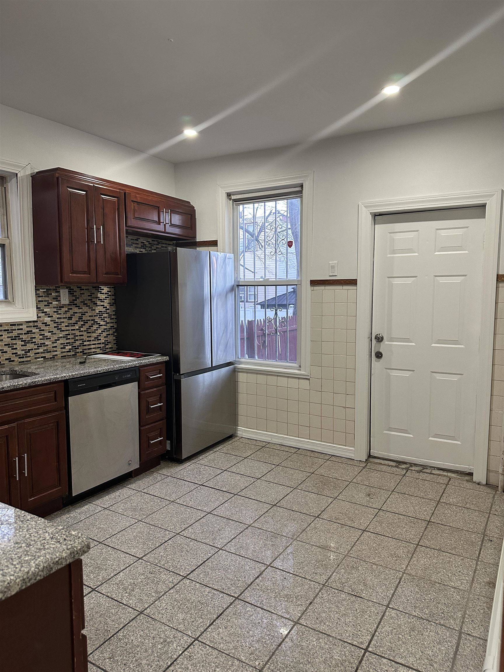Jc Greenville, NJ 07305,42 NEW ST  #Unit 1