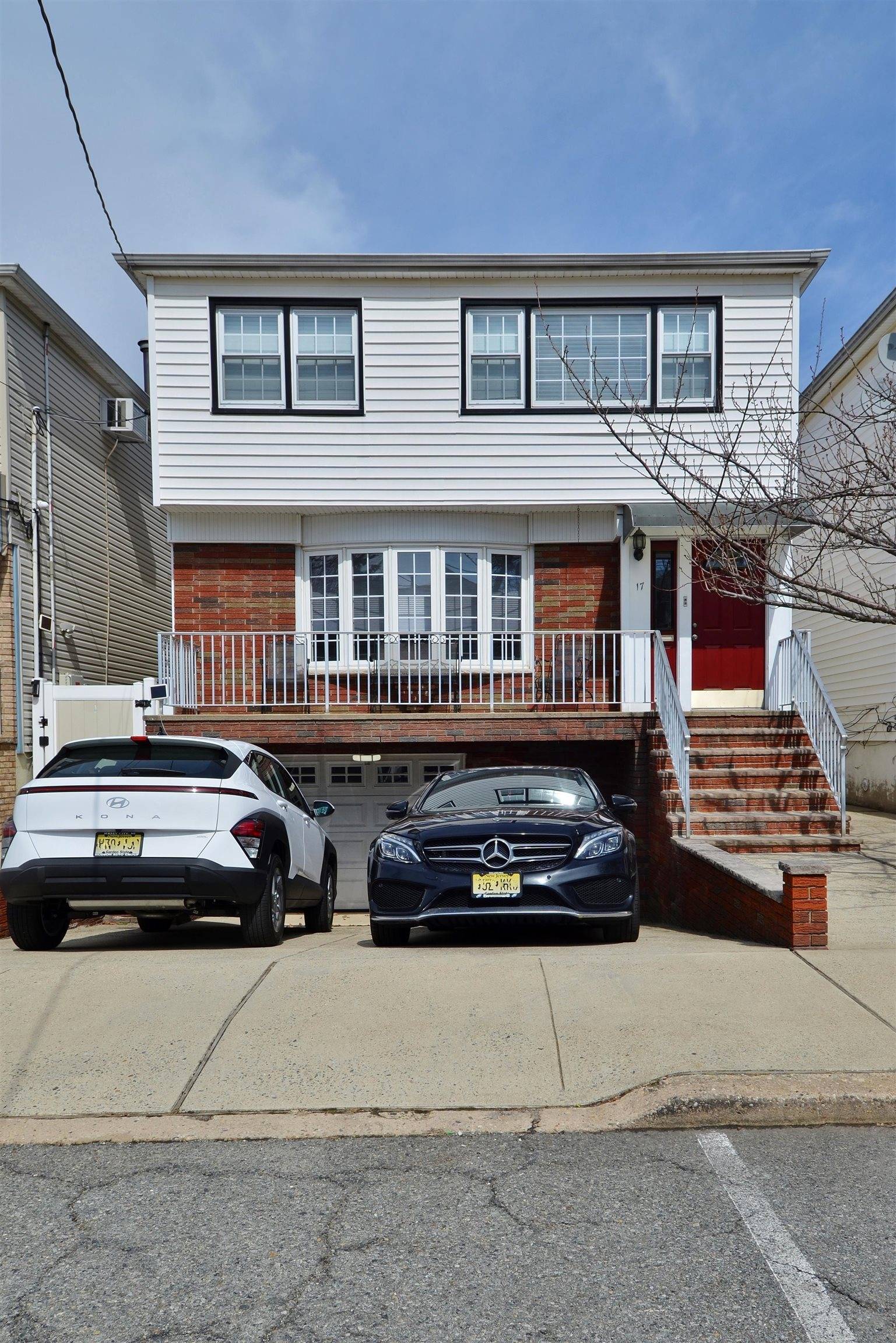 Bayonne, NJ 07002,17 CENTRE LANE