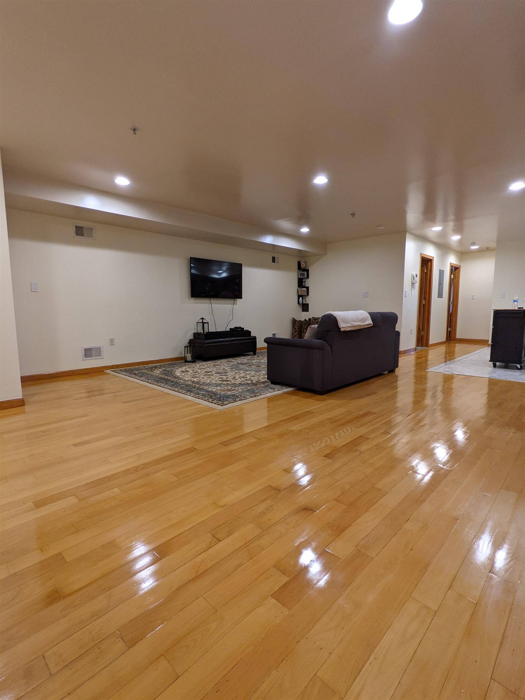 Union City, NJ 07087,910 SUMMIT AVE  #301