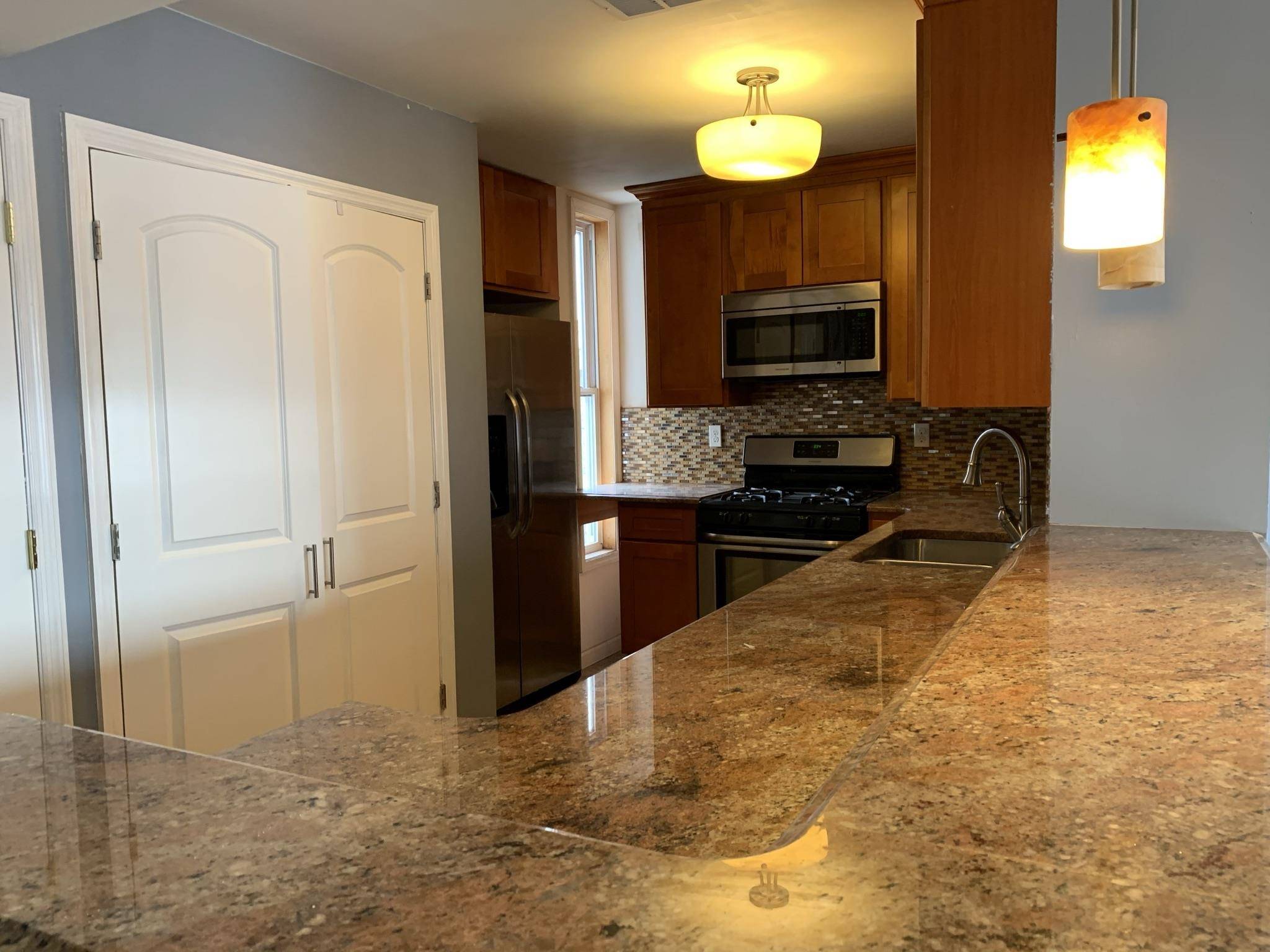Jc Heights, NJ 07307,612 PALISADE AVE