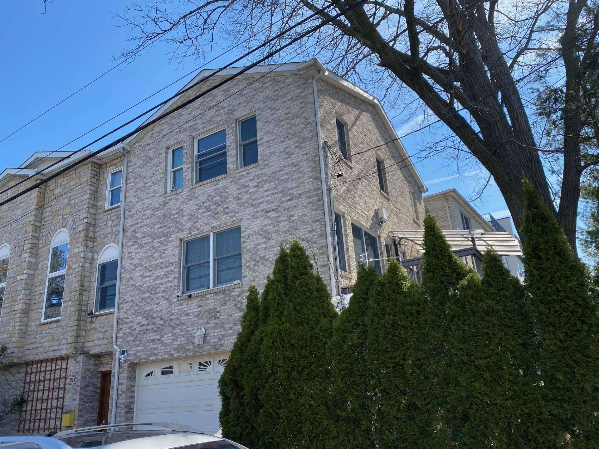 Cliffside Park, NJ 07010,764 JEFFERSON AVE
