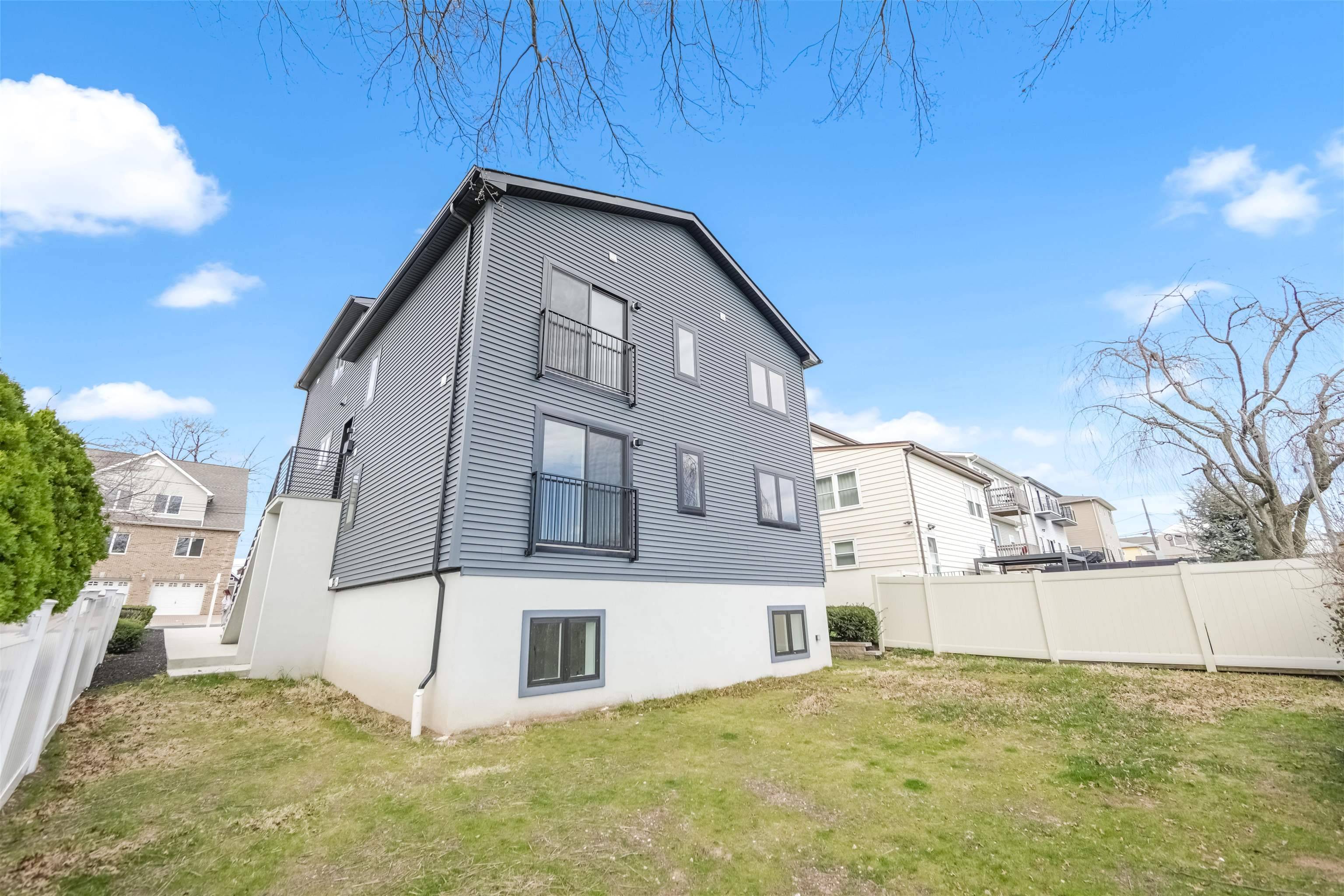 Lyndhurst, NJ 07071,270 LAFAYETTE AVE  #Unit 2