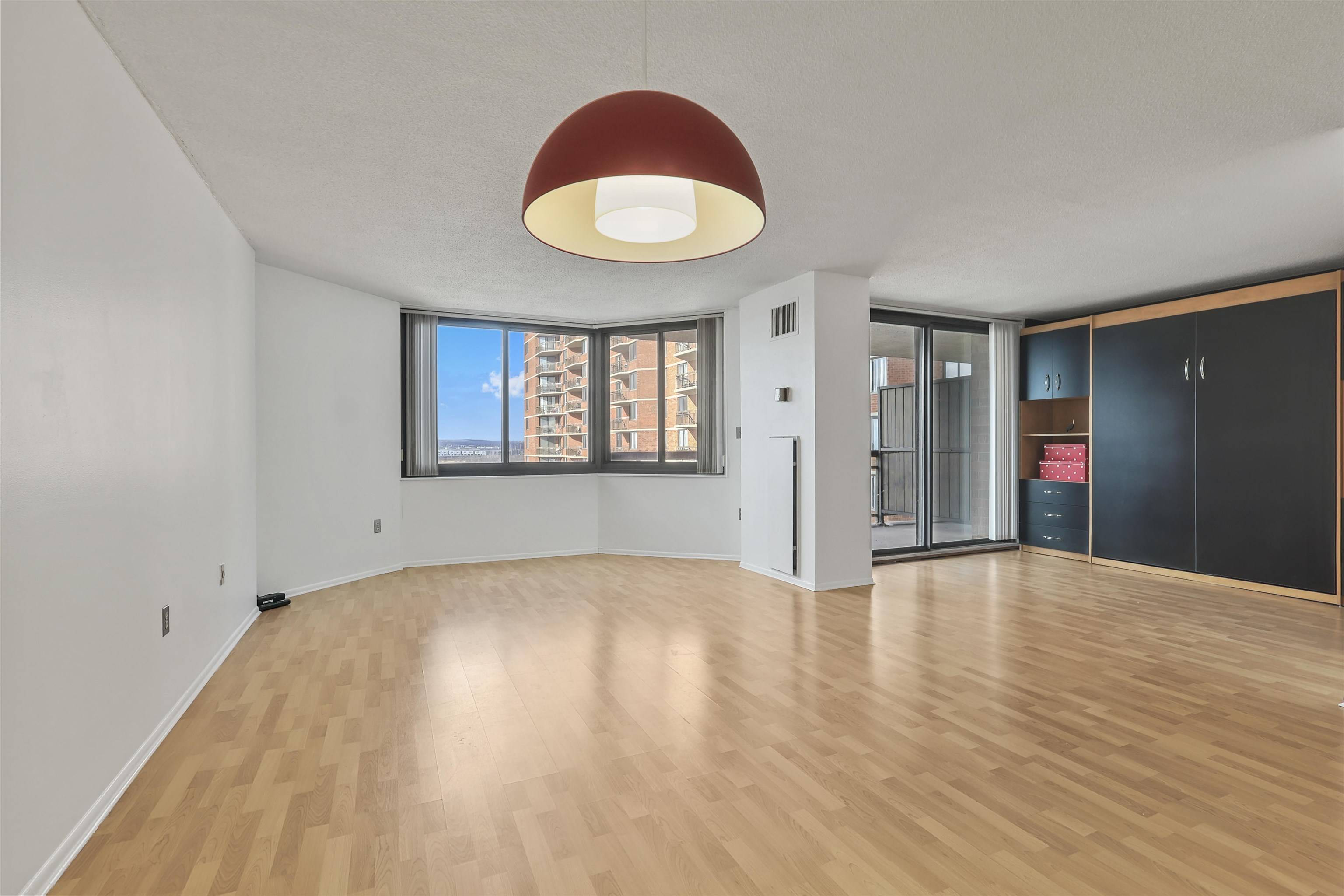 Secaucus, NJ 07094,816 HARMON COVE TOWER  #816