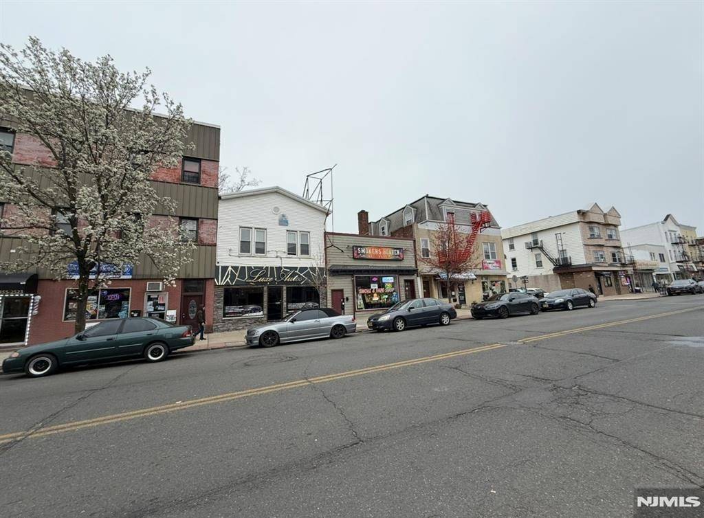 Bayonne, NJ 07002,718 BROADWAY