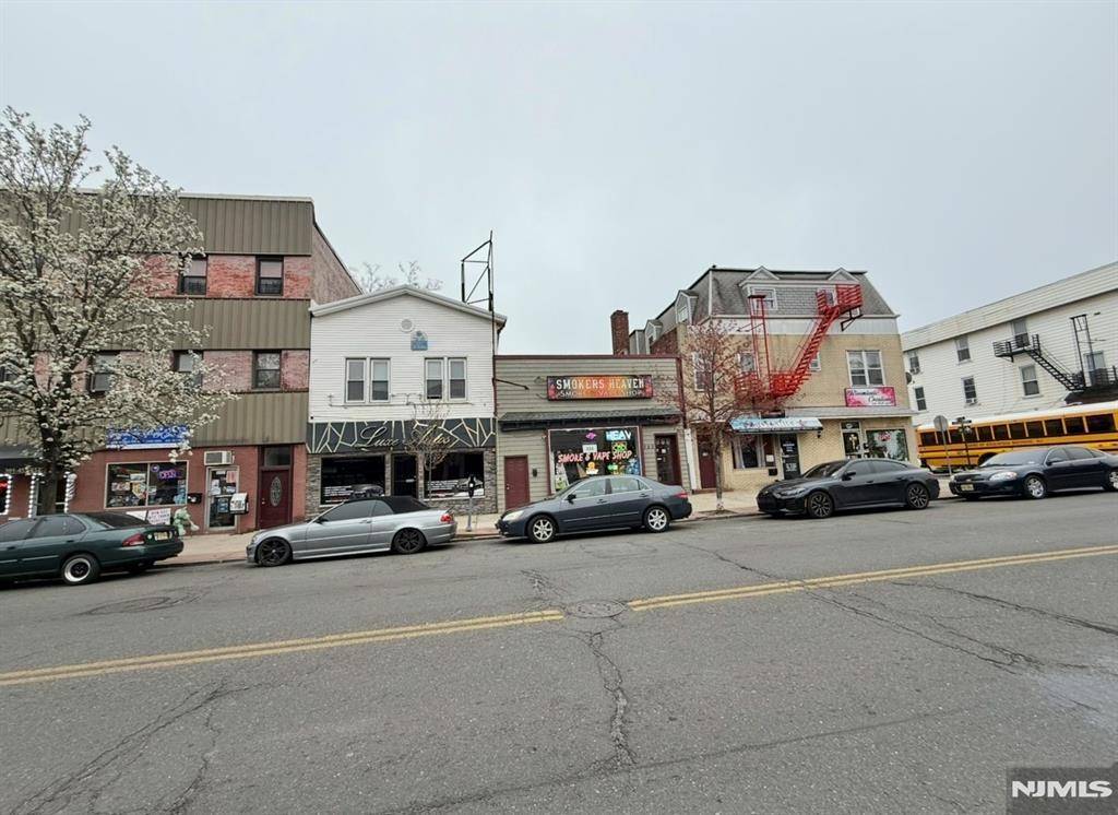 Bayonne, NJ 07002,718 BROADWAY