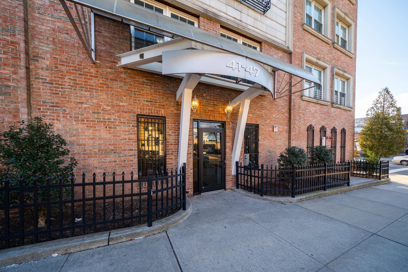 Jc Journal Square, NJ 07306,45 BROADWAY  #302
