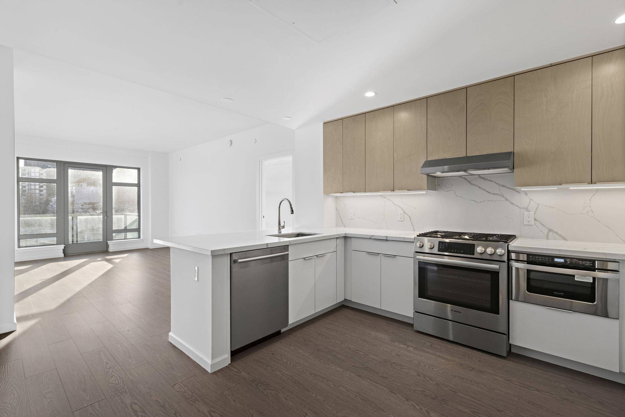 Edgewater, NJ 07020,143 OLD RIVER RD  #606