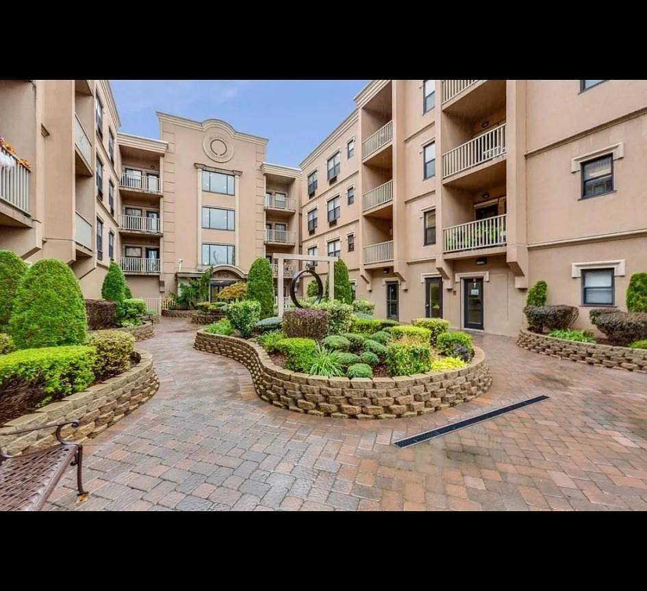 North Bergen, NJ 07047,8915 BERGENWOOD AVE  #51