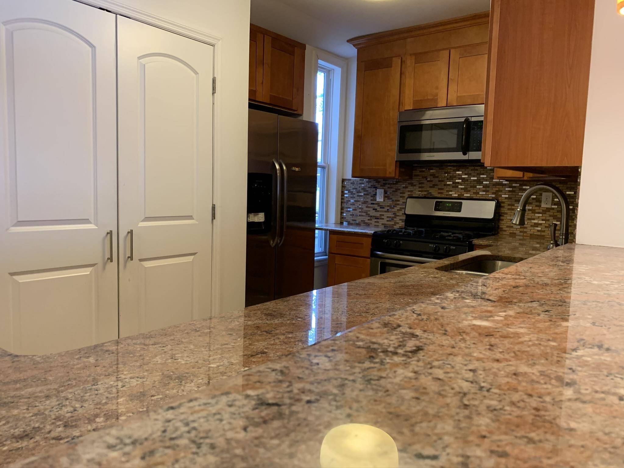 Jc Heights, NJ 07307,612 PALISADE AVE