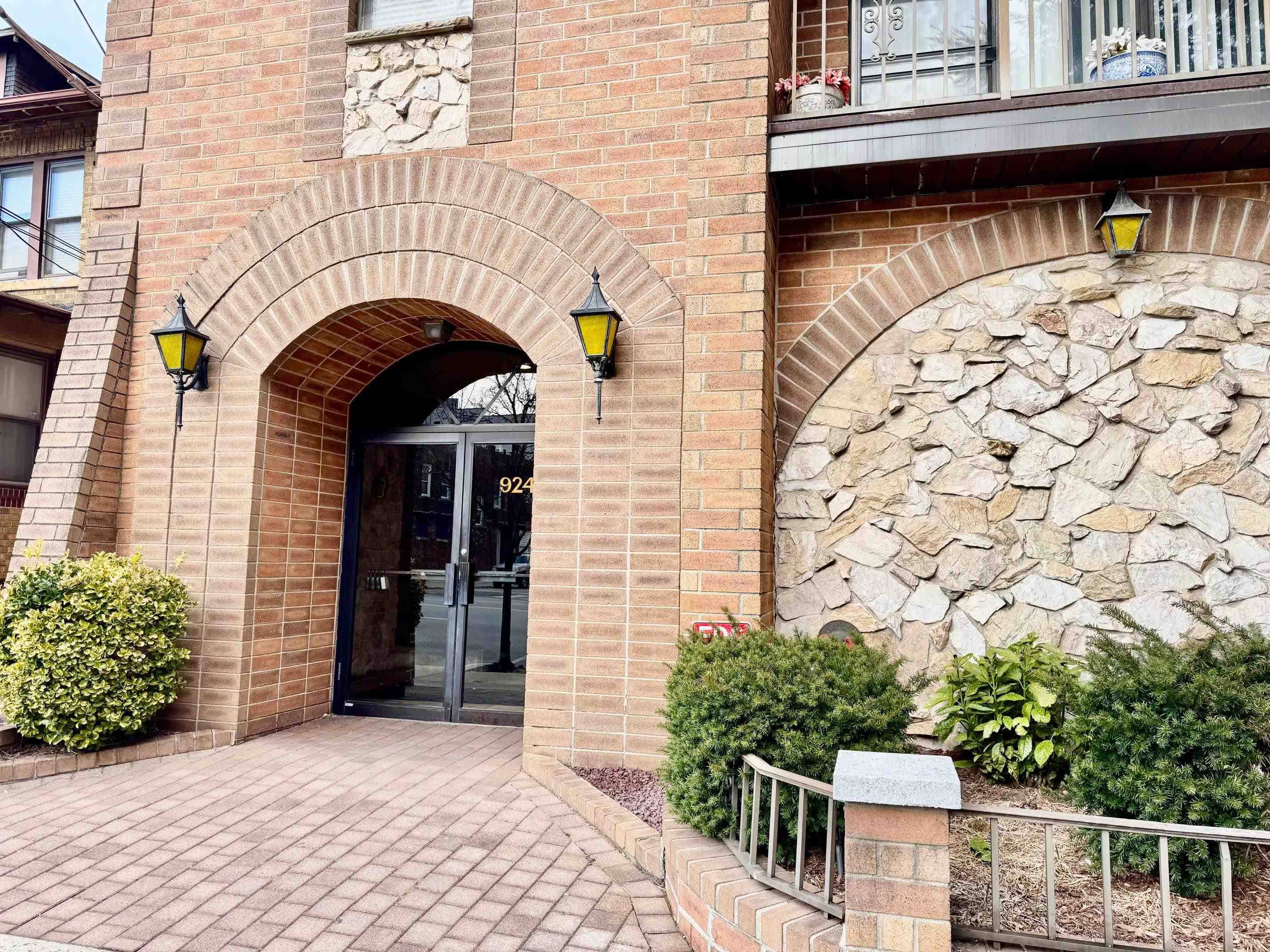 North Bergen, NJ 07047,9249 KENNEDY BLVD  #102