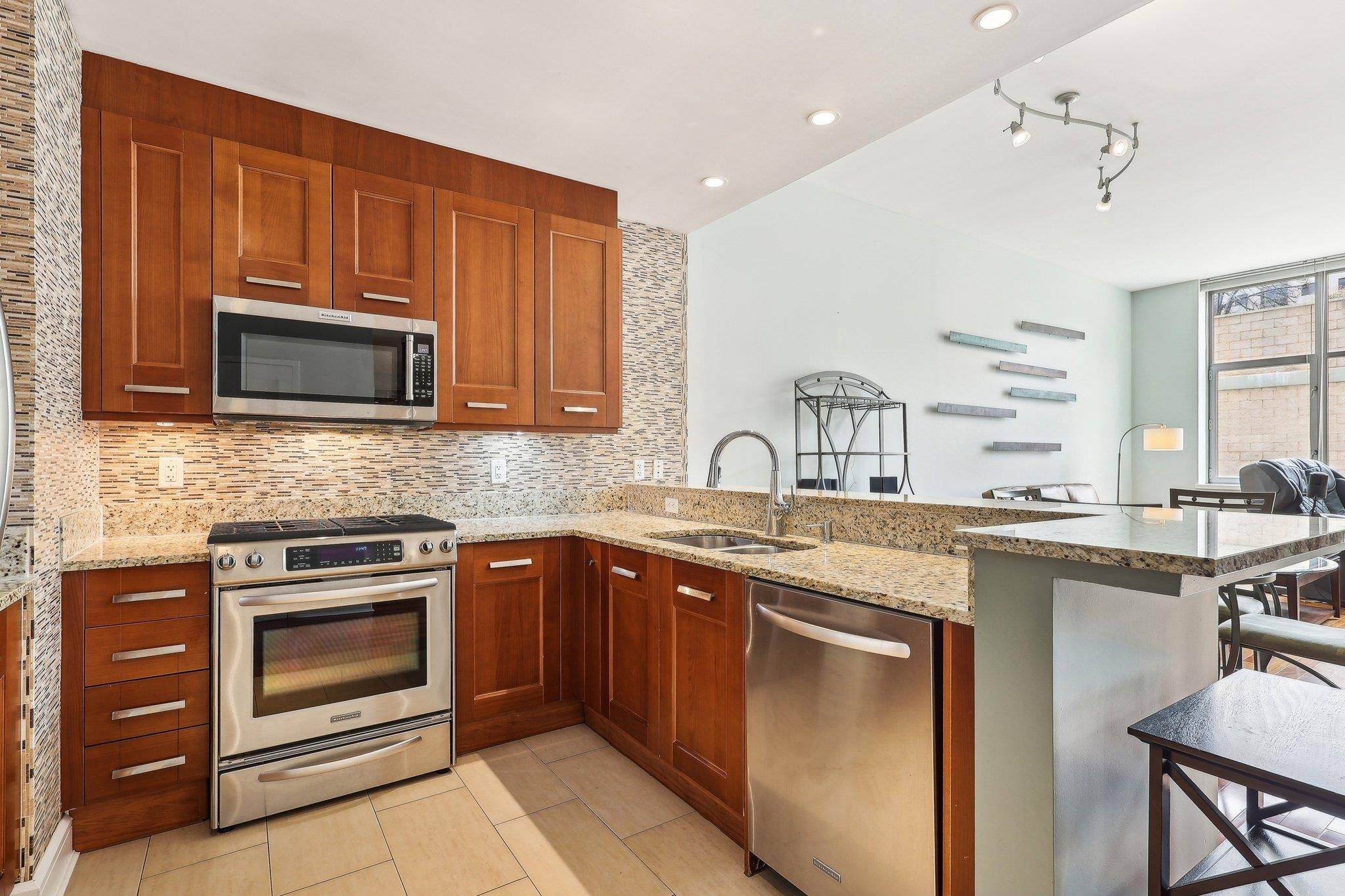 North Bergen, NJ 07047,8100 RIVER RD  #210