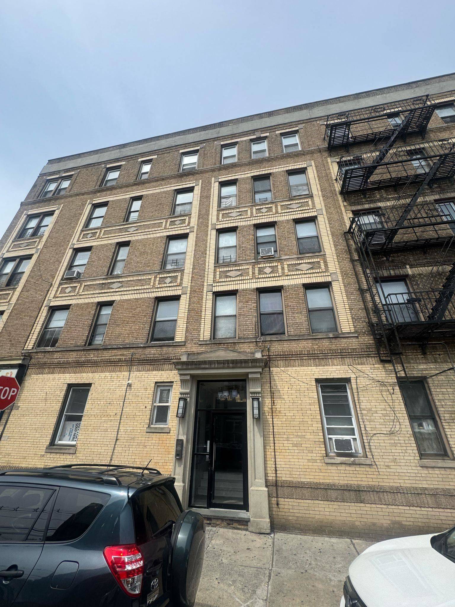 West New York, NJ 07093,5801 PALISADE AVE  #16