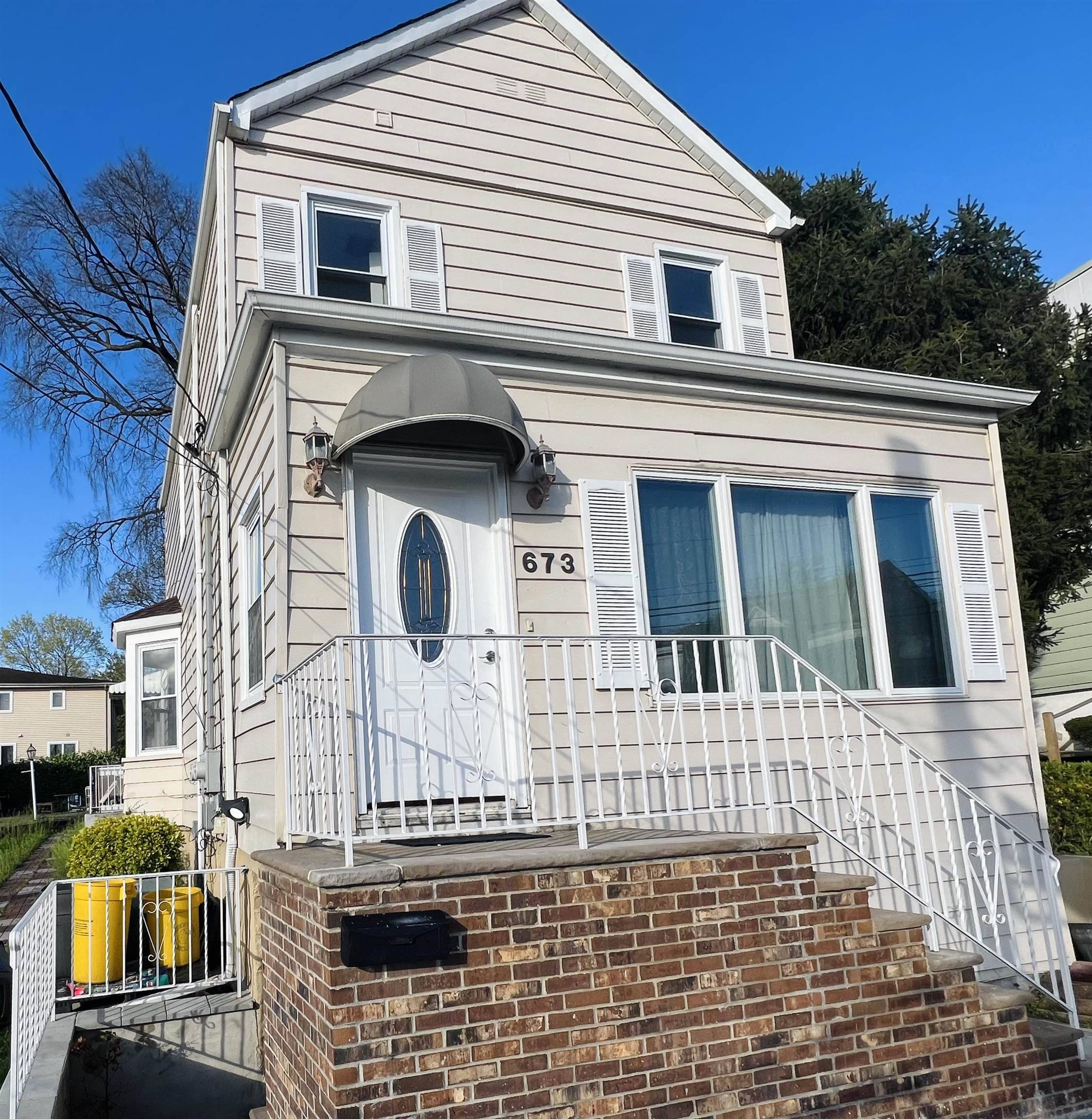 Fairview, NJ 07022,673 PROSPECT AVE  #1
